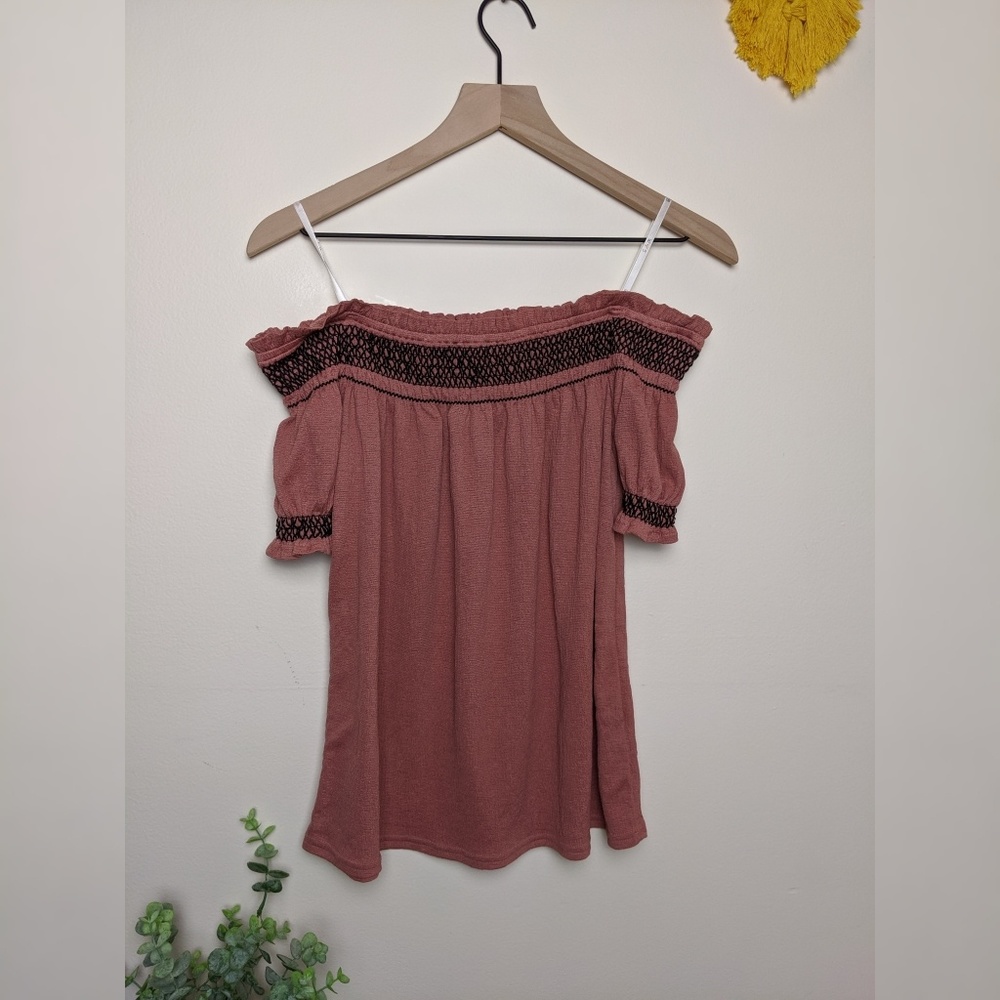 E hanger M | Rose off the Shoulder top